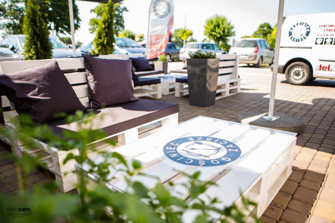 Gosciniec Zacisze I Blisko A2 Dabie-Uniejow I Restauracja Acomodação com café da manhã Exterior foto