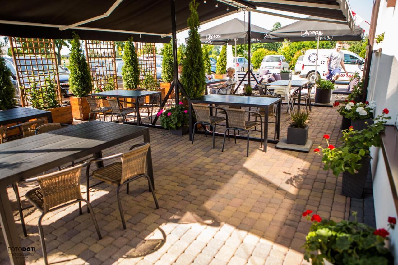 Gosciniec Zacisze I Blisko A2 Dabie-Uniejow I Restauracja Acomodação com café da manhã Exterior foto