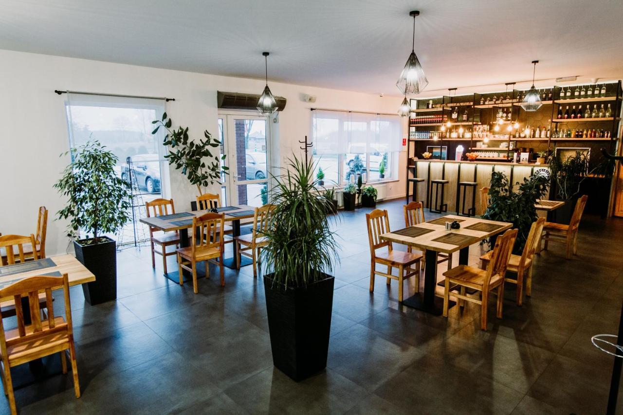 Gosciniec Zacisze I Blisko A2 Dabie-Uniejow I Restauracja Acomodação com café da manhã Exterior foto